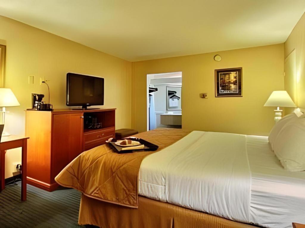 Lifestyle Inn Сидар-Фолс Экстерьер фото