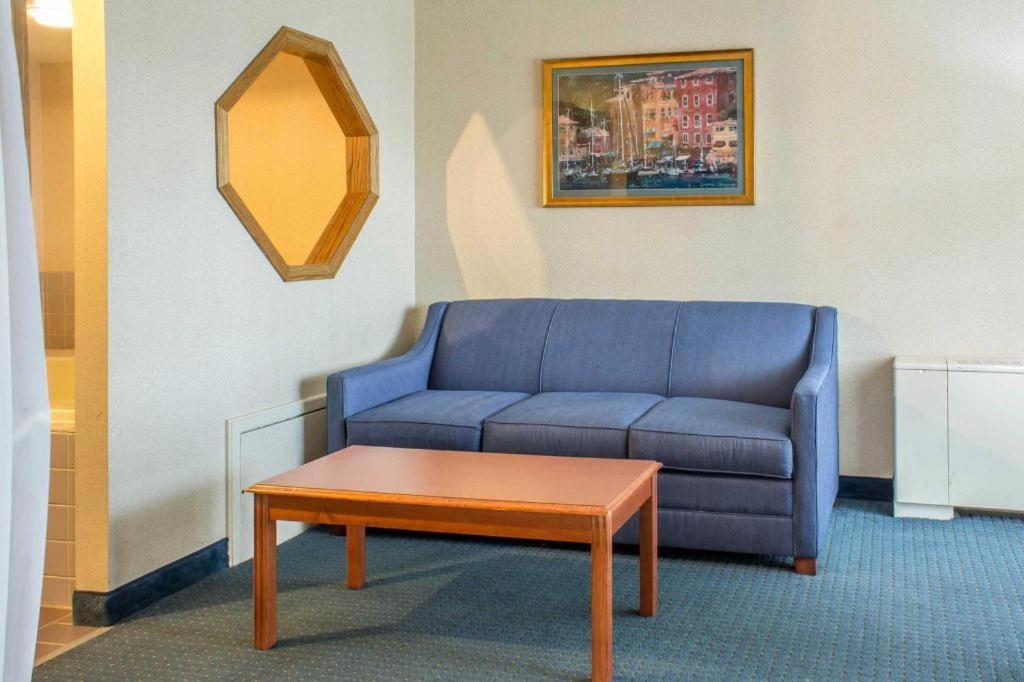 Lifestyle Inn Сидар-Фолс Экстерьер фото