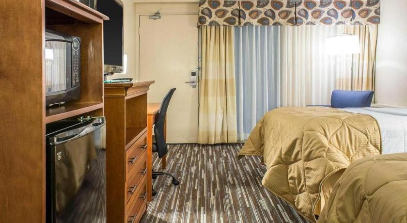 Lifestyle Inn Сидар-Фолс Экстерьер фото
