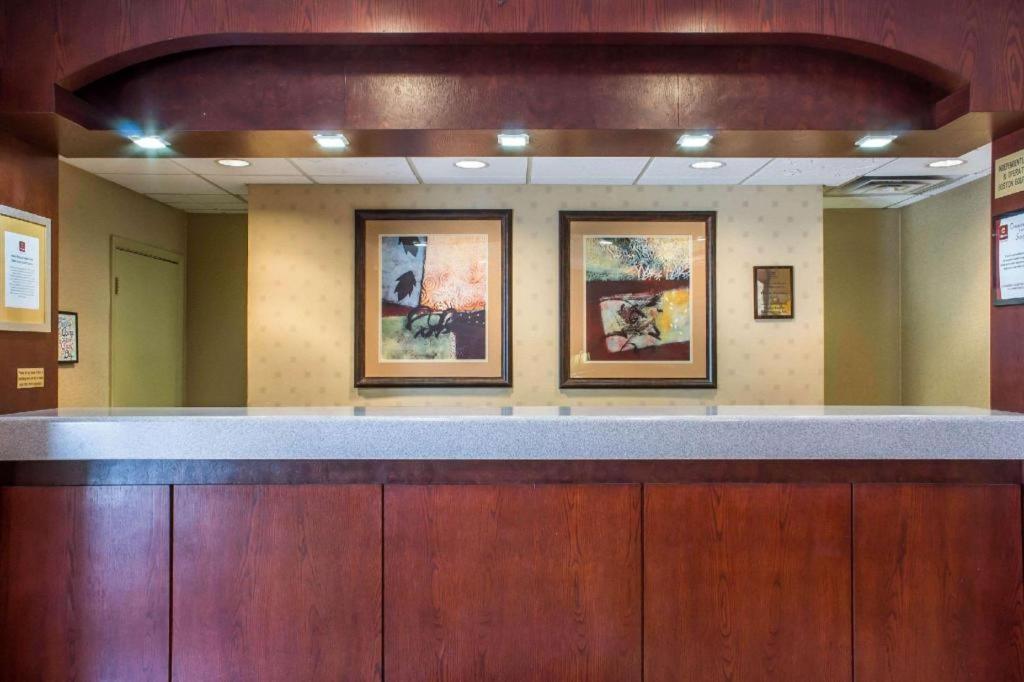 Lifestyle Inn Сидар-Фолс Экстерьер фото