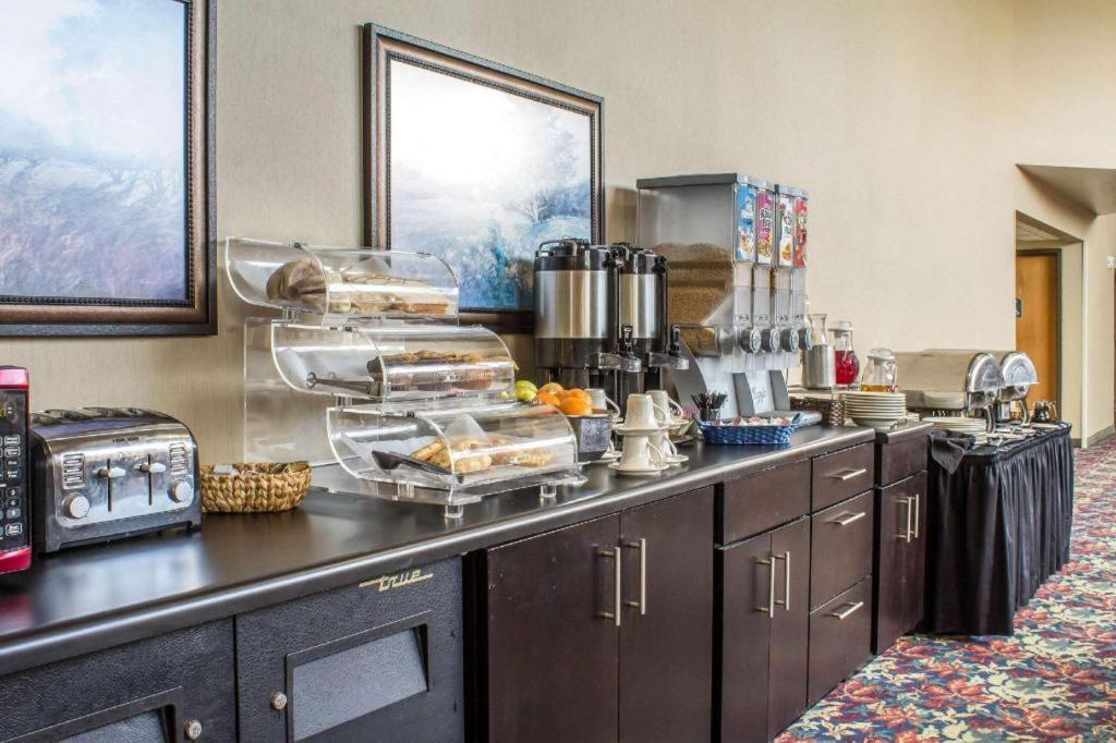 Lifestyle Inn Сидар-Фолс Экстерьер фото